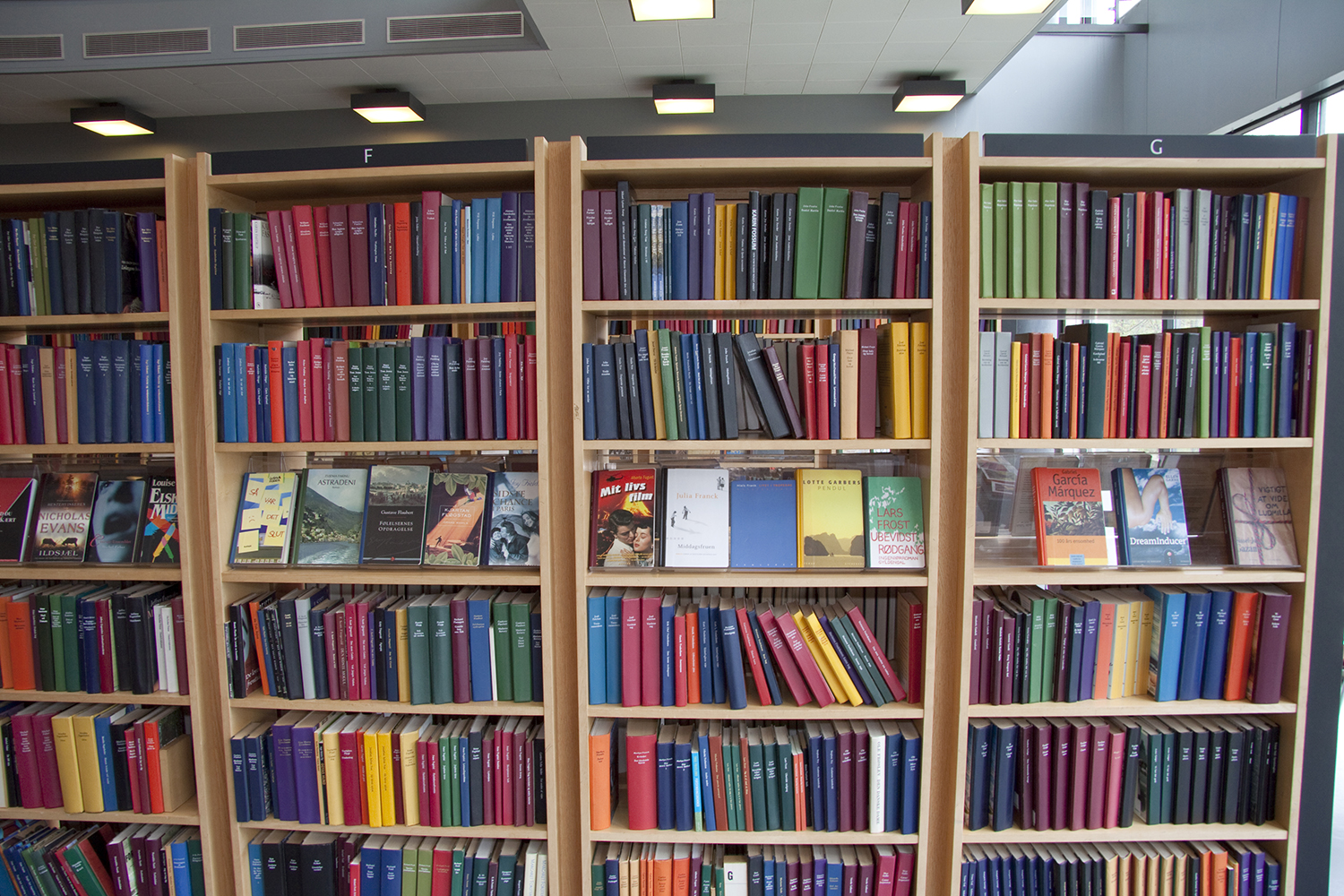 Reol med bøger